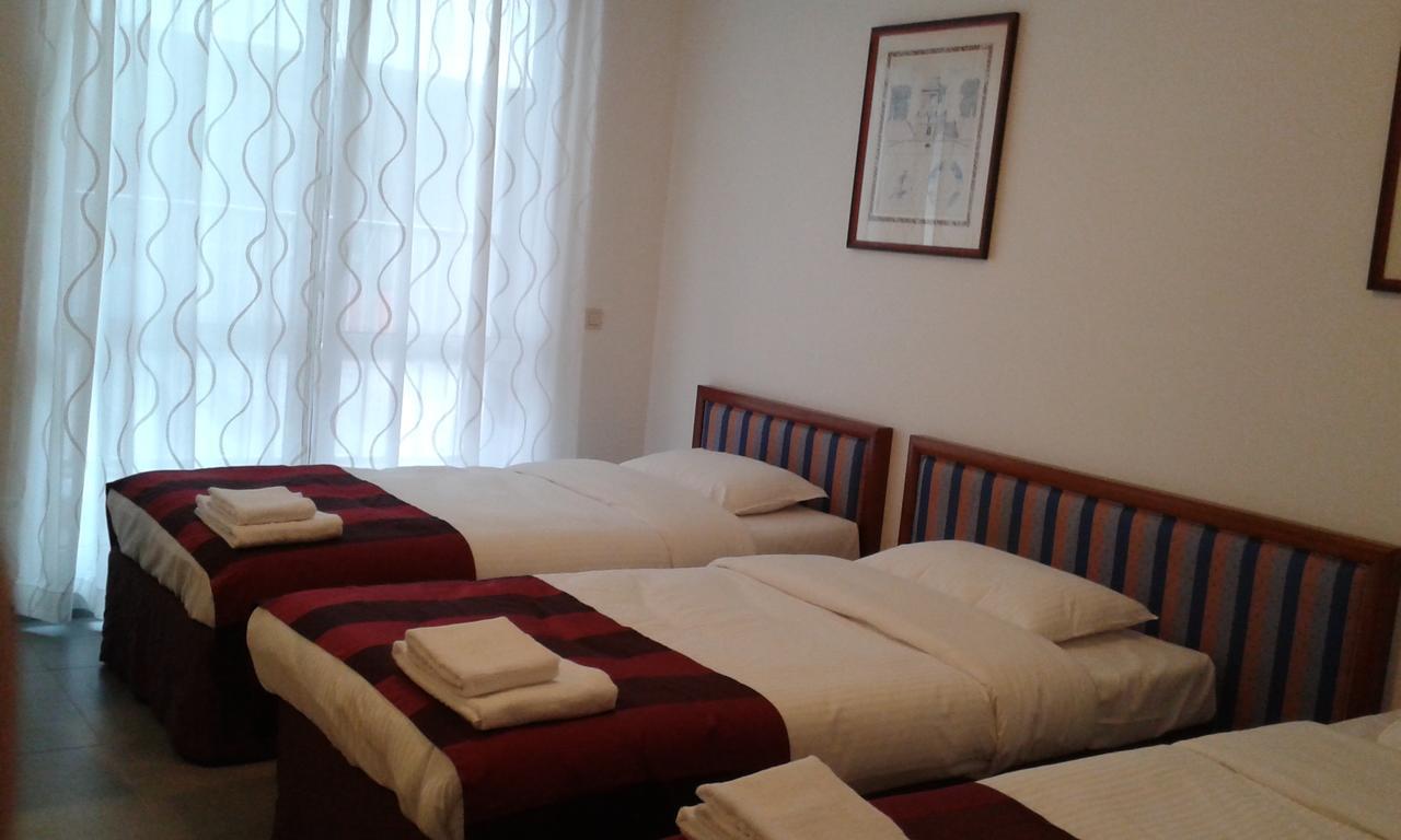 Holidays Hostel Midi Брюссель Экстерьер фото