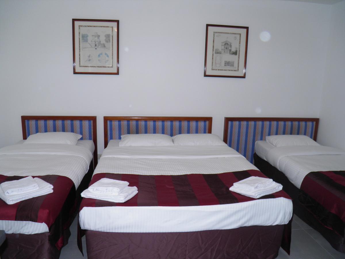 Holidays Hostel Midi Брюссель Экстерьер фото
