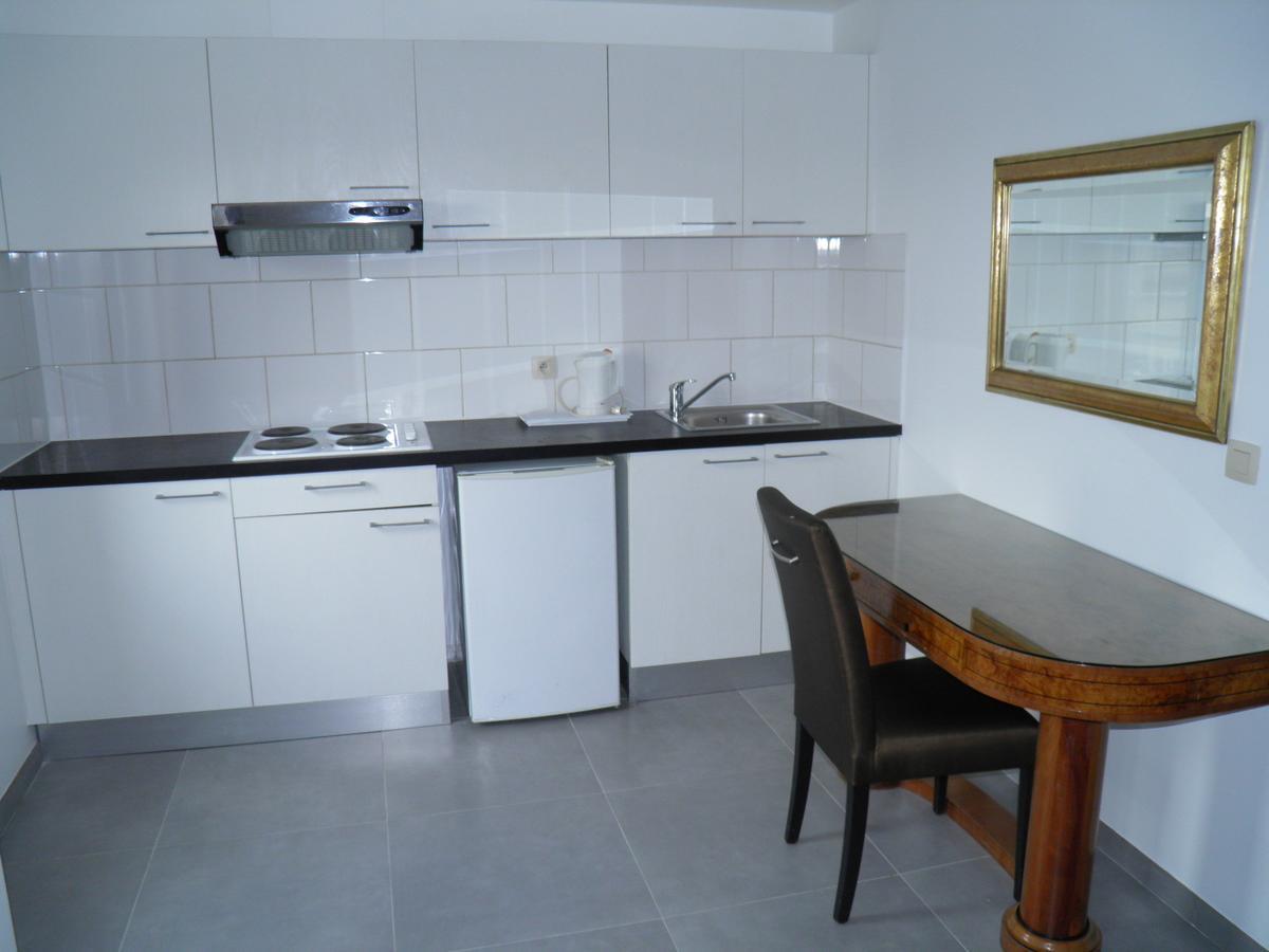 Holidays Hostel Midi Брюссель Экстерьер фото