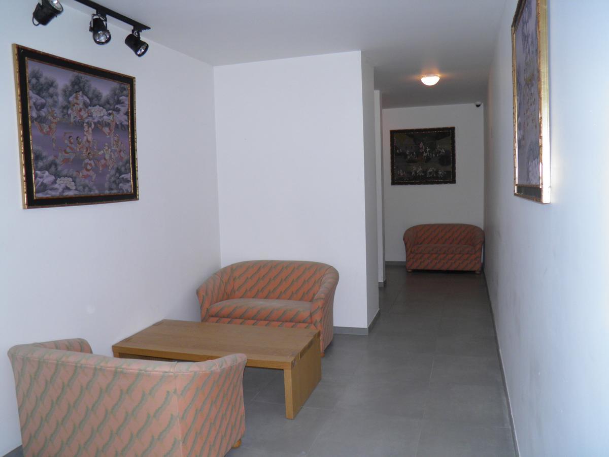 Holidays Hostel Midi Брюссель Экстерьер фото