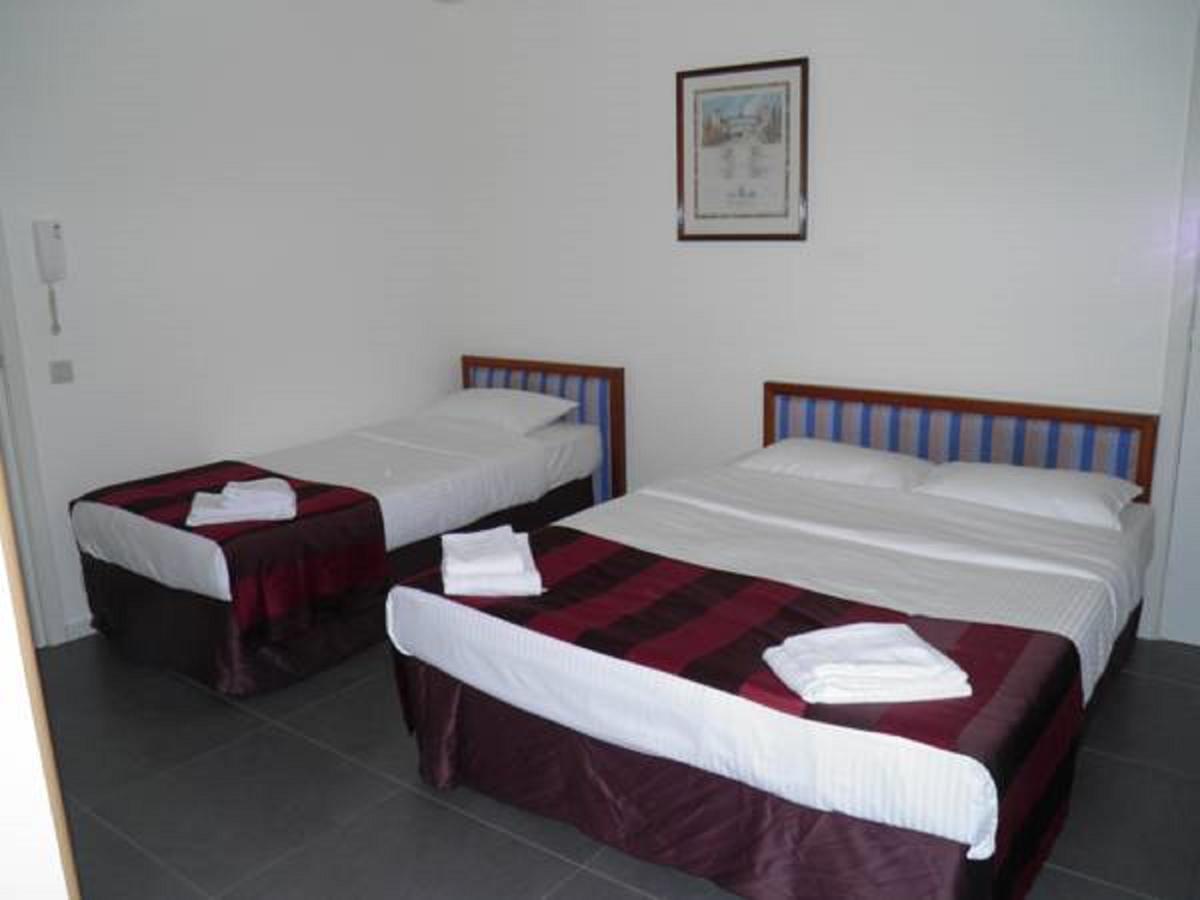 Holidays Hostel Midi Брюссель Экстерьер фото