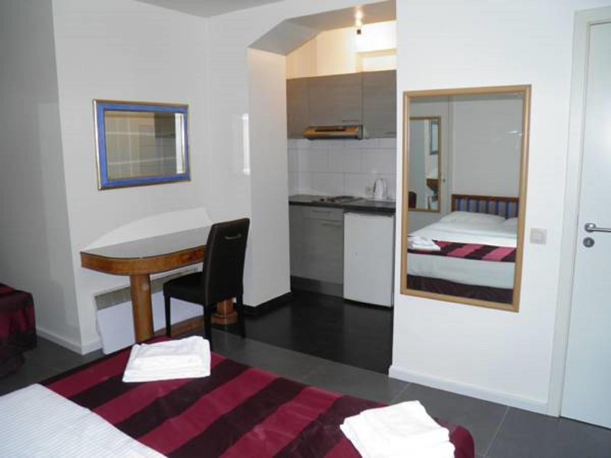 Holidays Hostel Midi Брюссель Экстерьер фото